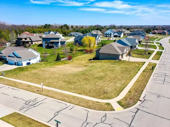 2120 Grey Wolf Ct, Green Bay, WI 54313