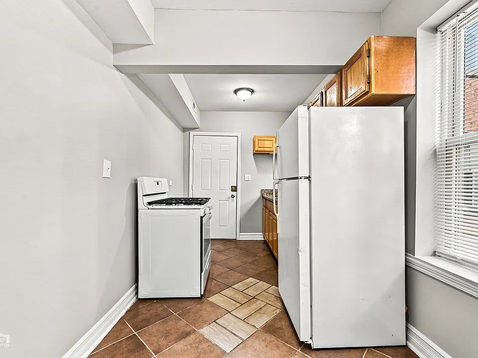 7152 S Cornell Ave #2E