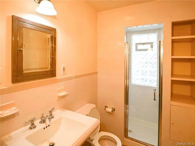 24-10 Gillmore St #2 — Photo 8