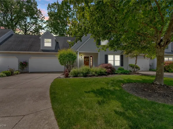 30 Dover Place Ln, Northfield, OH 44067