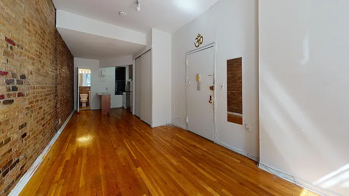 Rented by Bond New York | media 22