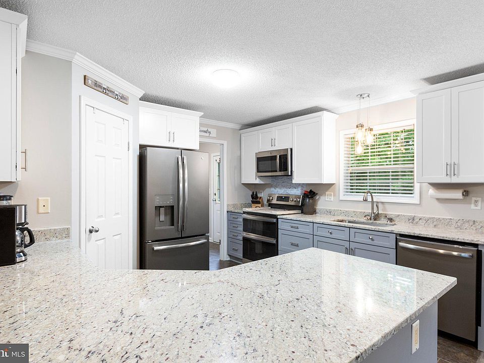 2nd image of 8109 Newton Ln