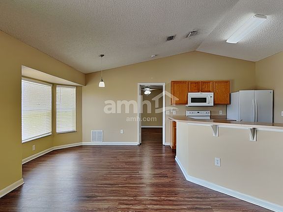 4th image of 215 Aviation Ave NE