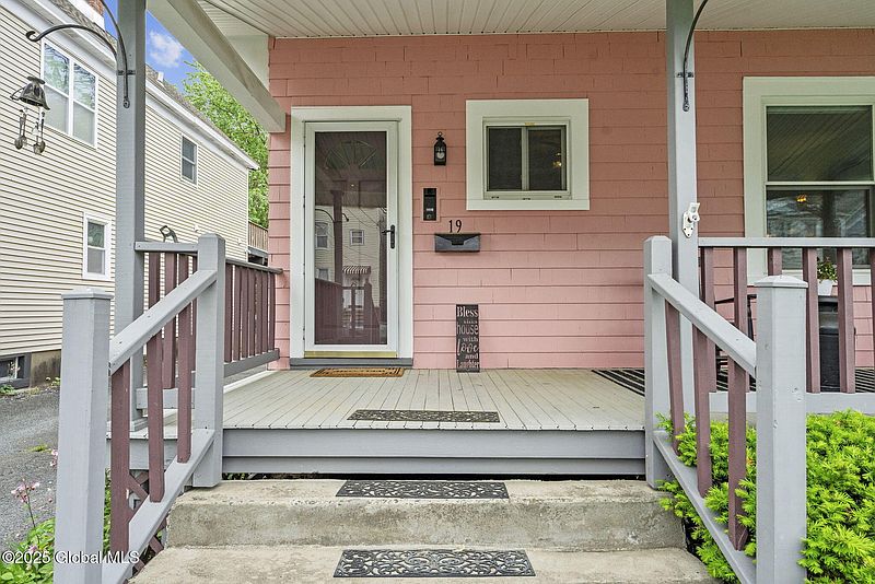 3rd image of 19 Parkview Court