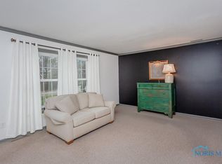 106 Karyl Ct, Waterville, OH 43566