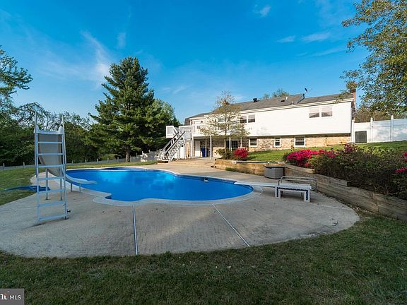 4th image of 2279 Westwood Dr