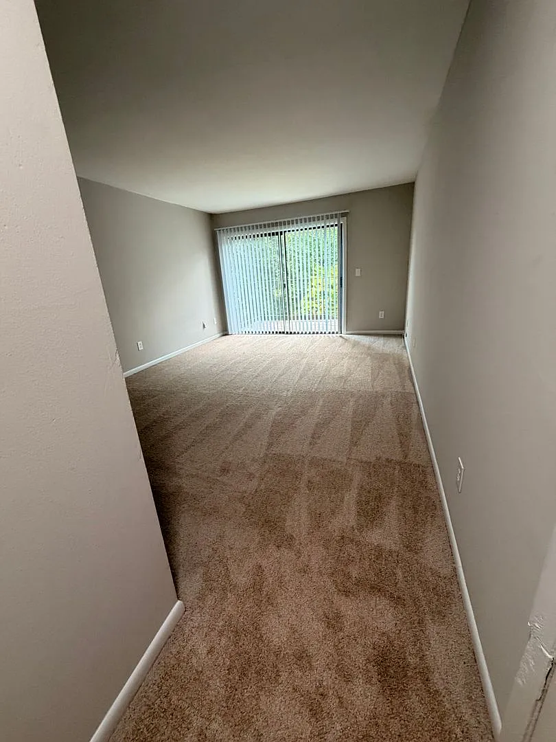 Looking For Convenience? Well, Look No Further! Located directly on the Lynx Blue Line 15 minutes... — Photo 2
