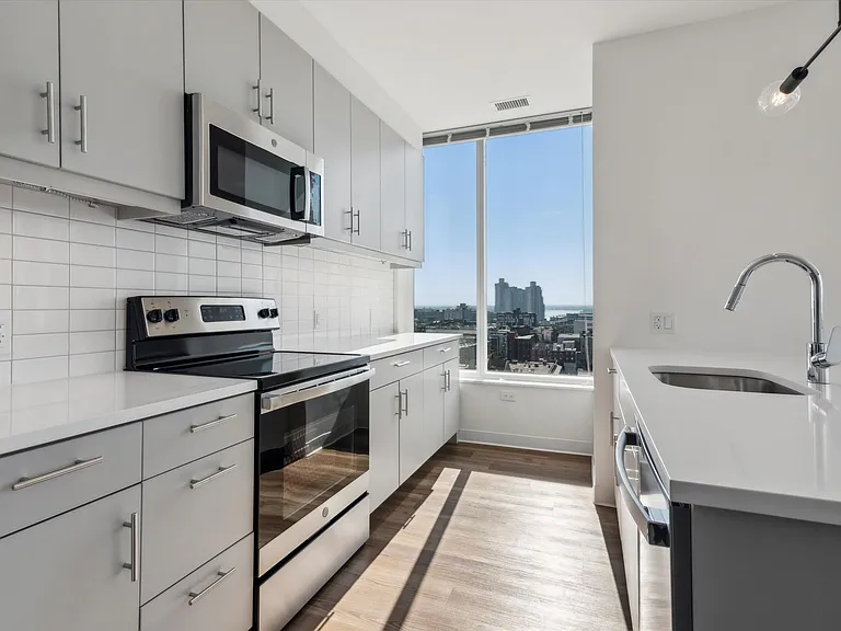 569 N 5th St #610 — Photo 10