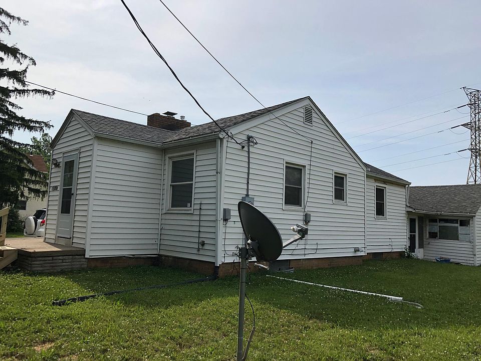 1st image of 3242 E Manhattan Blvd