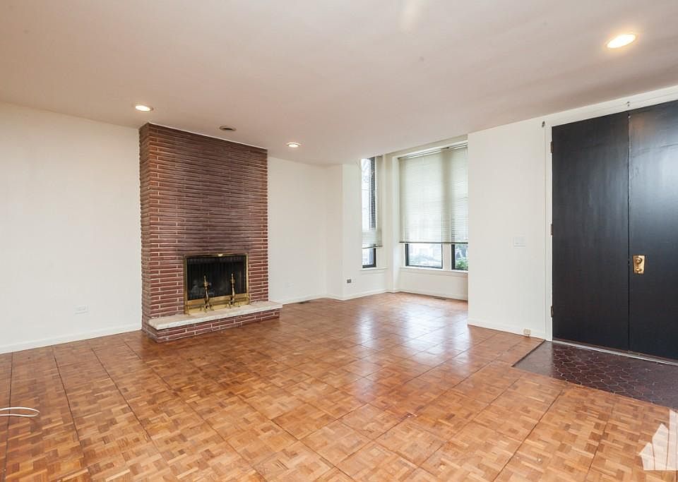 1st image of 1936 N Lincoln Ave #1