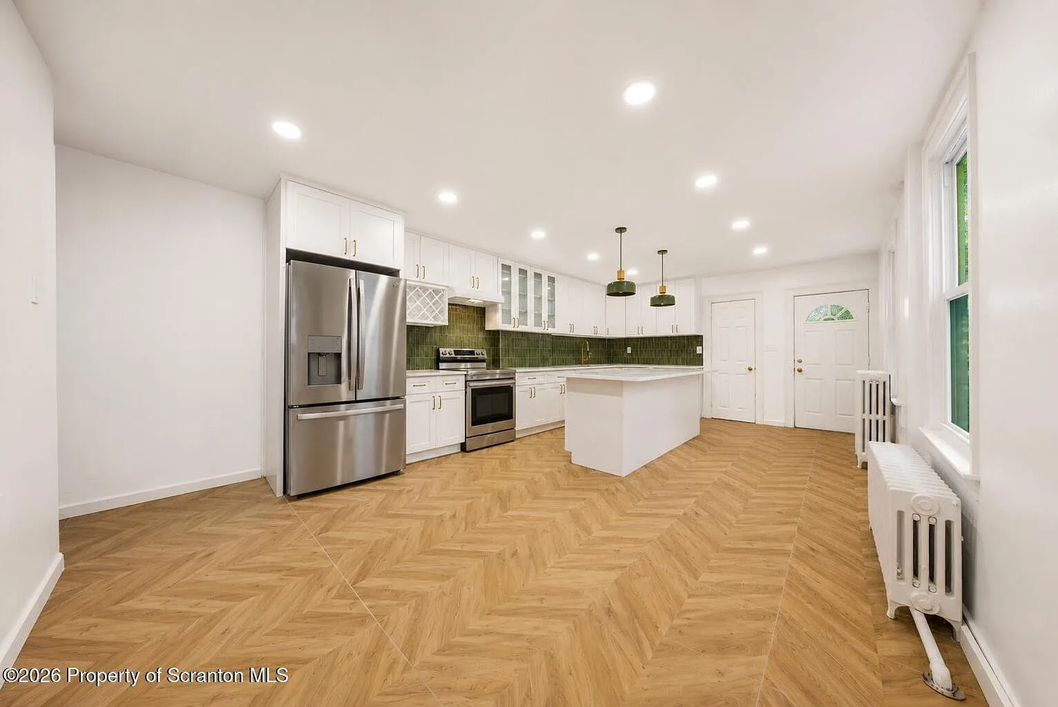 5 bed, 2.5 bath, 1800 sqft, $2,095 — Photo 4
