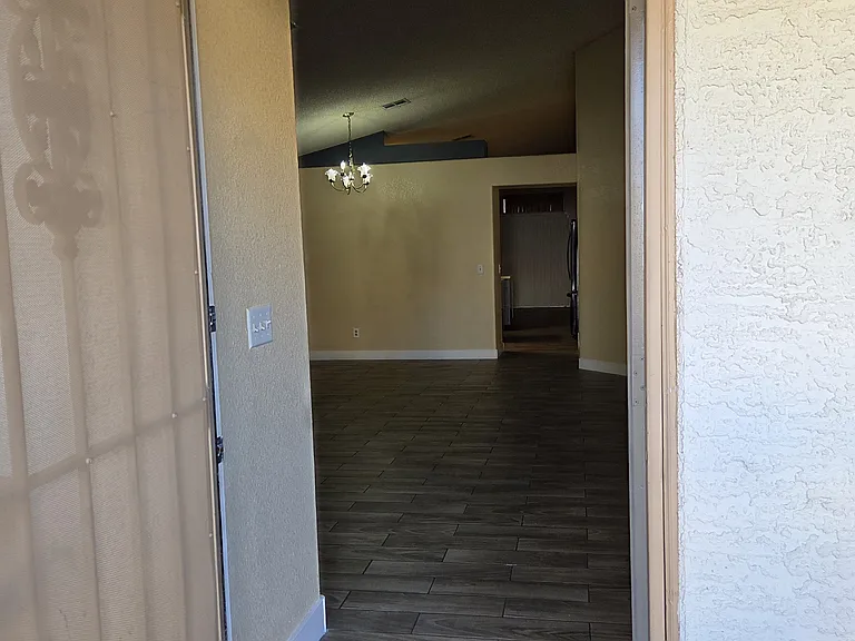 1823 Ruby Ln — Photo 2