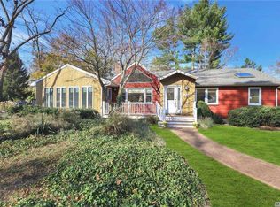 18 Shawnee St, Centerport, NY 11721