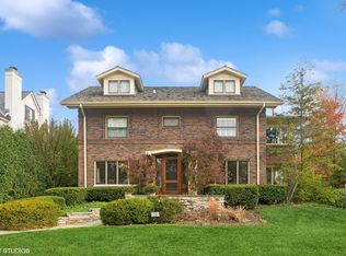 235 Leicester Rd, Kenilworth, IL 60043