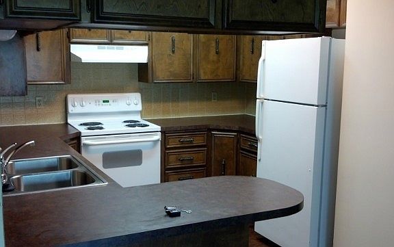 5th image of 2200-2202 S Lori Ln