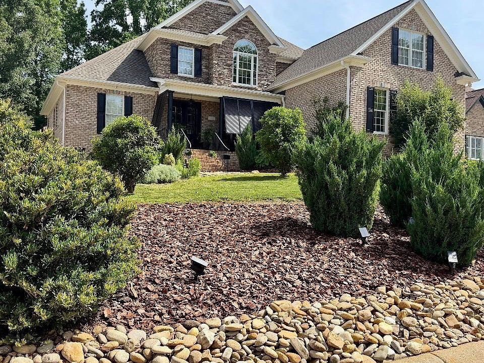 1st image of 105 Breeds Hill Way