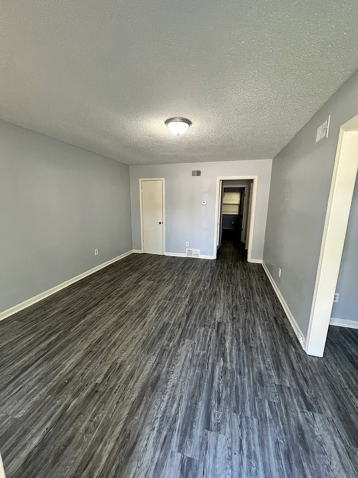 2 bed, 1.0 bath, $900 — Photo 2