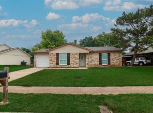 2421 Navasota Cir, Fort Worth, TX 76131
