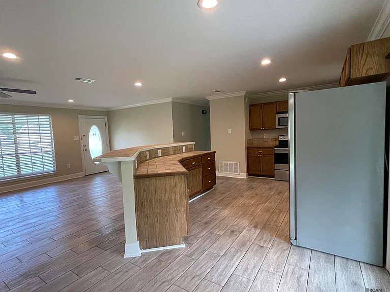 331 E Bolivar Dr — Photo 9
