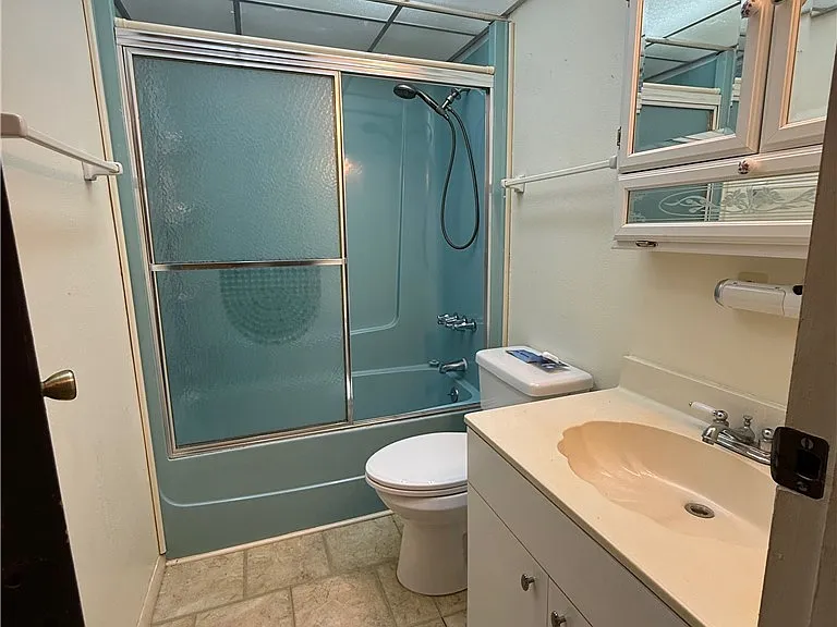 647 Holmes Ave — Photo 16