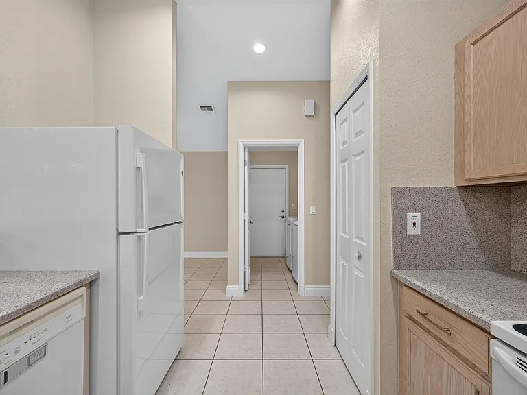 4481 NW 20th Ave — Photo 10
