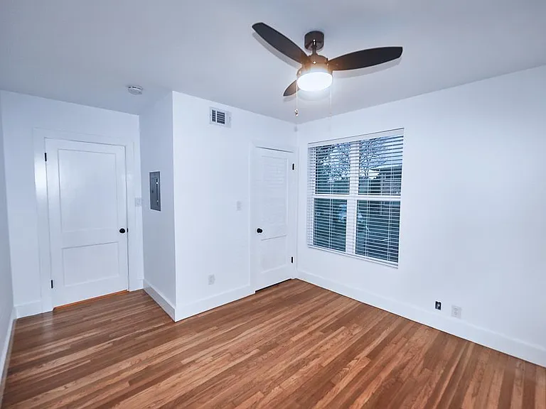 3300 Tom Green St #6 — Photo 22