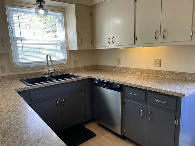 1832 Oakdale Dr — Photo 7