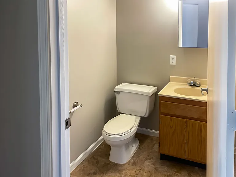 Turnberry Square Apartments — Photo 8