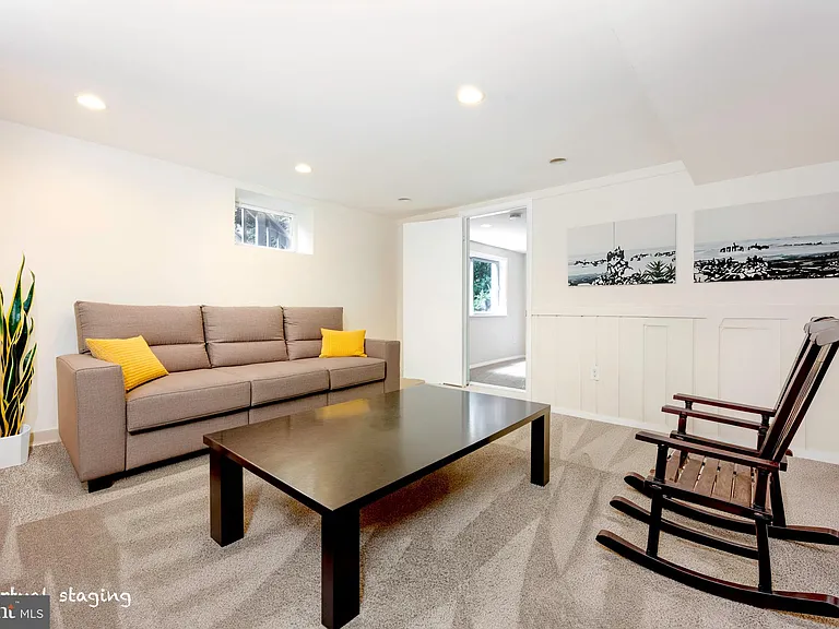 1418 Thornden Rd — Photo 9