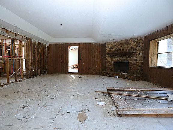 3rd image of 24566 Creekwood Dr