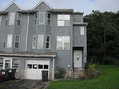 1st image of 32 Mayer Dr
