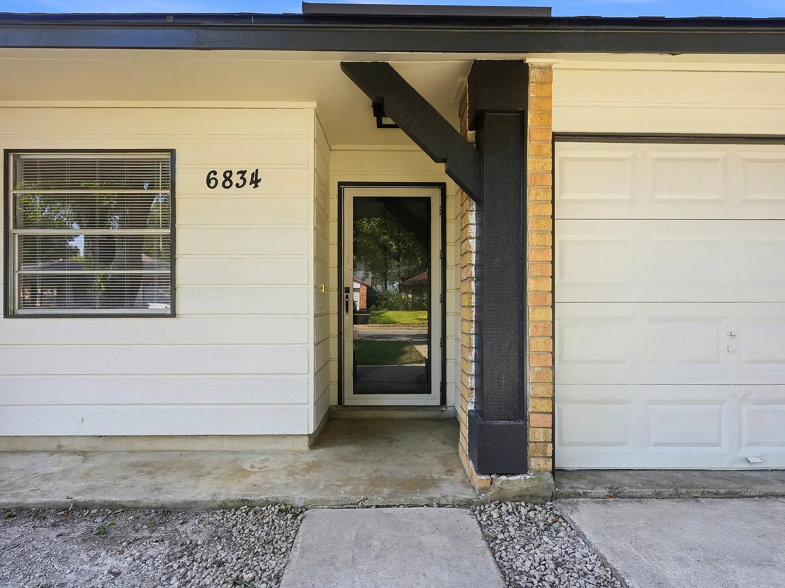 3 bed, 1390 sqft, $2,000 — Photo 3