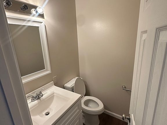 3rd image of 521 Charleston Ave #521