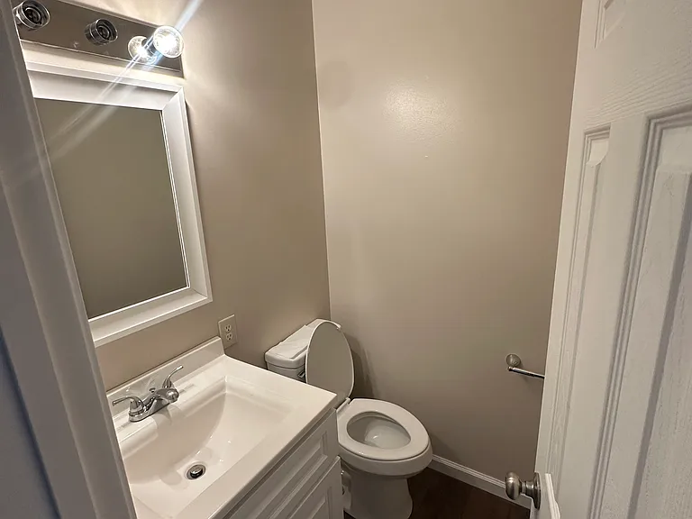 521 Charleston Ave #521 — Photo 3