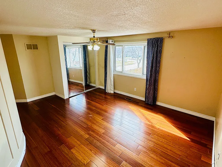 52 Moffatt Ave — Photo 39
