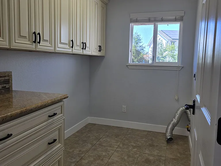 780 W Cotati Ave — Photo 11