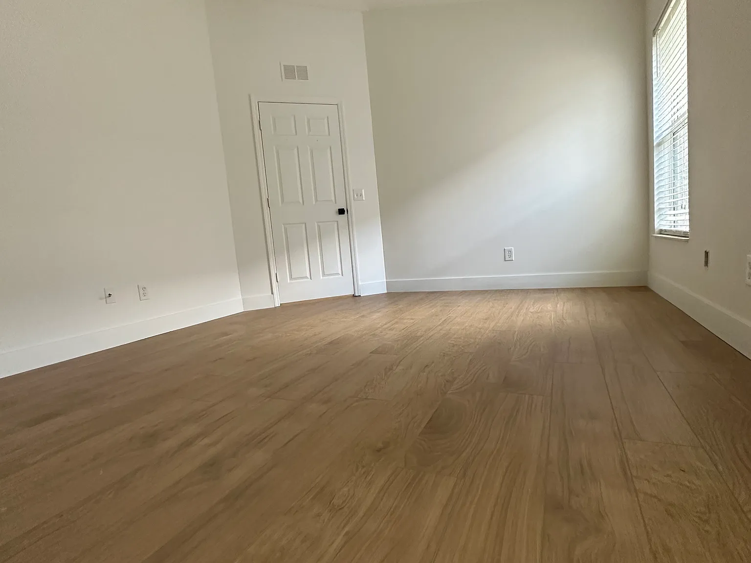1055 Sedgewood Cir — Photo 4