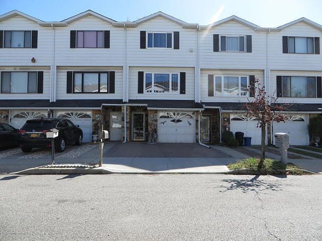 1st image of 238 Carlyle Grn