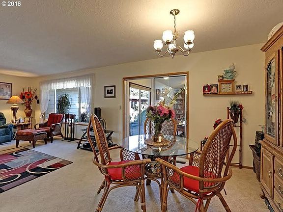 4th image of 951 NE Darnielle Dr
