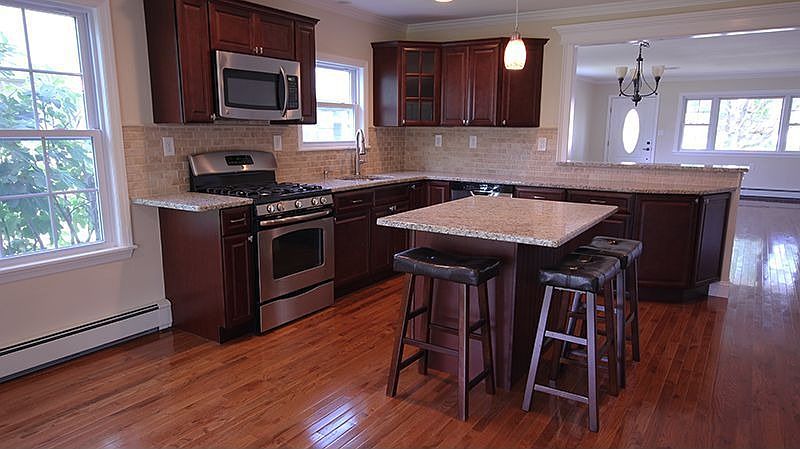 Custom BRAND NEW Kitchen. Hardwood floor, Granite Countertop, GE SS Appliances