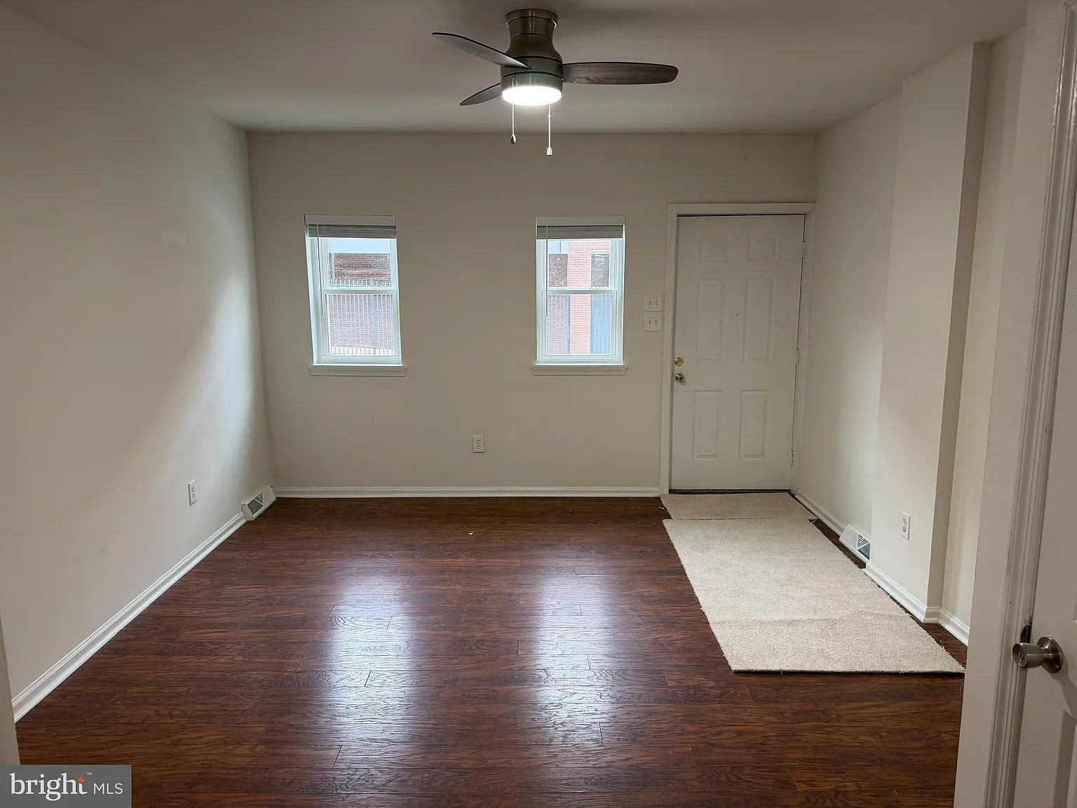 2 bed, 875 sqft, $1,350 — Photo 2