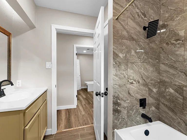6211 Coachgate Dr — Photo 52