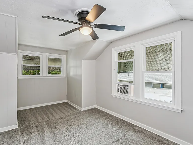 229 S Edwards St — Photo 13