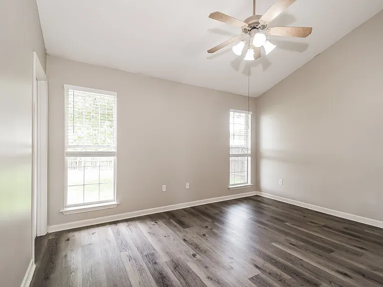 8181 Martin Dr — Photo 10