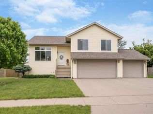 845 Kiowa Dr, North Liberty, IA 52317