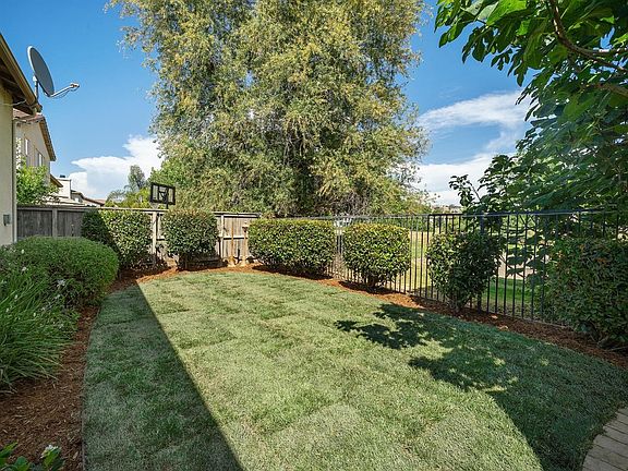 3rd image of 1476 Haddington Dr