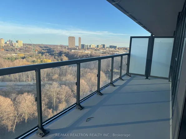 30 Inn On The Park Dr, Toronto, ON