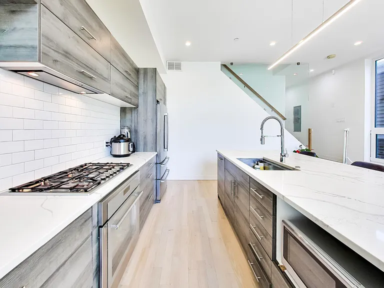 2025 W Crystal St #3 — Photo 8