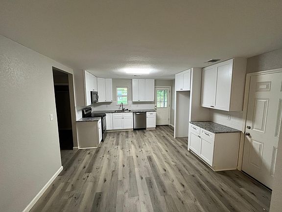 3rd image of 807 W 7th St