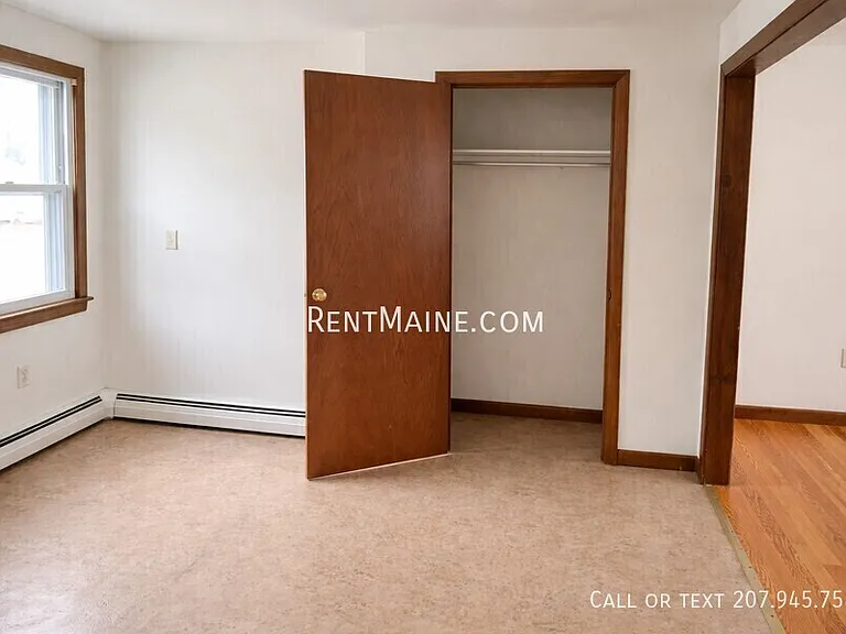 19 Hemlock St — Photo 6
